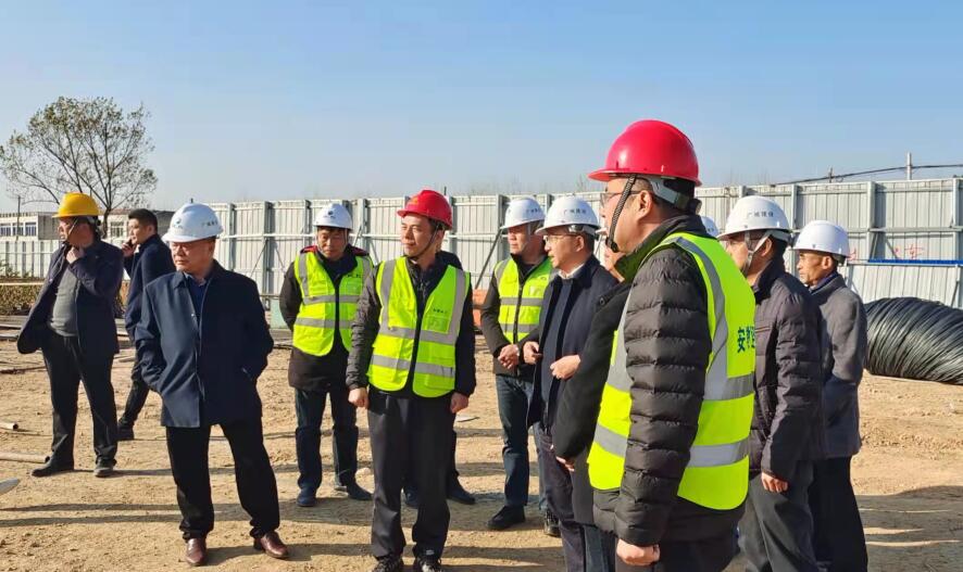 住建局黨委書(shū)記、局長(zhǎng)畢圣國(guó)到經(jīng)工宜秀印項(xiàng)目現(xiàn)場(chǎng)督查指導(dǎo)工作